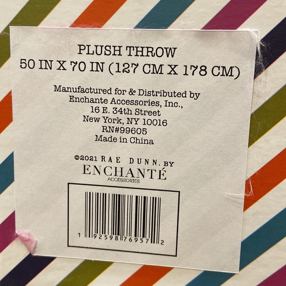 Rae Dunn LOVE Throw In Gift Box - Picture 3 of 4